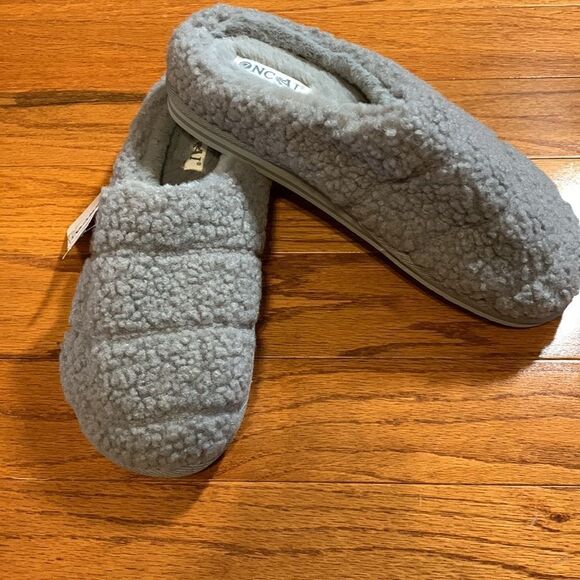 NCAI Size 42 (11-11.5) gray Sherpa house slippers unisex - Picture 1 of 7